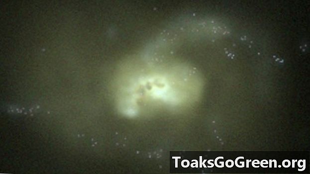 Què fa que algunes galàxies siguin verdes?