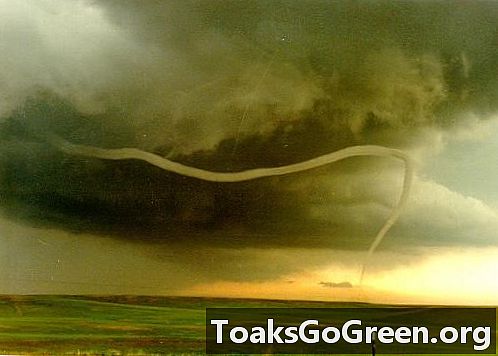Varför en grön himmel före en tornado?