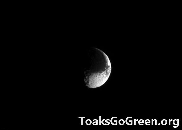 Iņ un jaņ no Saturna mēness Iapetus