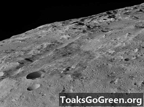 Efter 8 år bringer Dawn-sonen Ceres i det nærmeste fokus - Plads