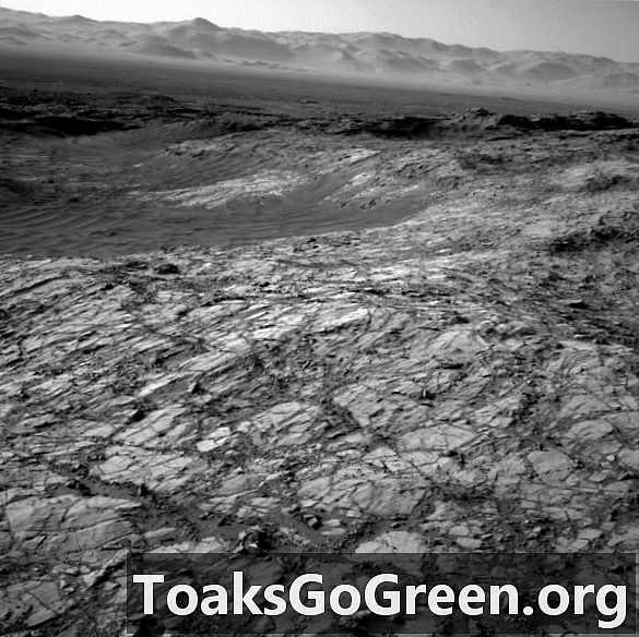 Vedere uimitoare peste craterul Gale al lui Marte