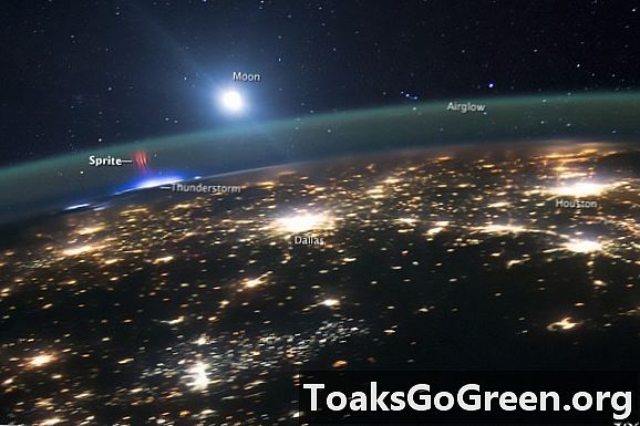 يلتقط العفاريت الحمراء بعيد المنال من محطة الفضاء الدولية