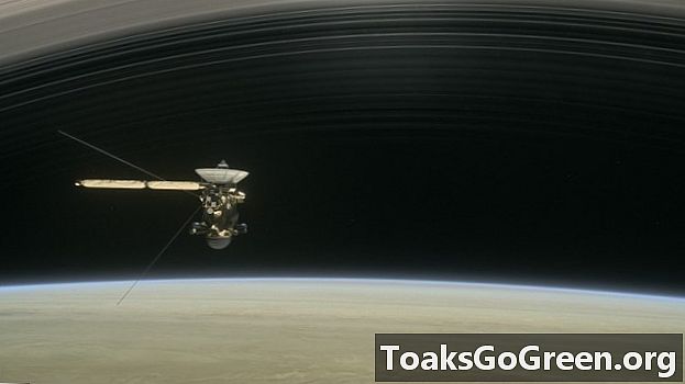 Finalul lui Cassini începe pe 14 august