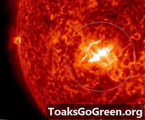 Slnečný X svetelný lúč nasmerovaný na Zemi 11. marca