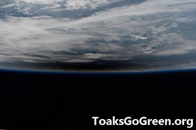 Як космонавти МКС бачили затемнення