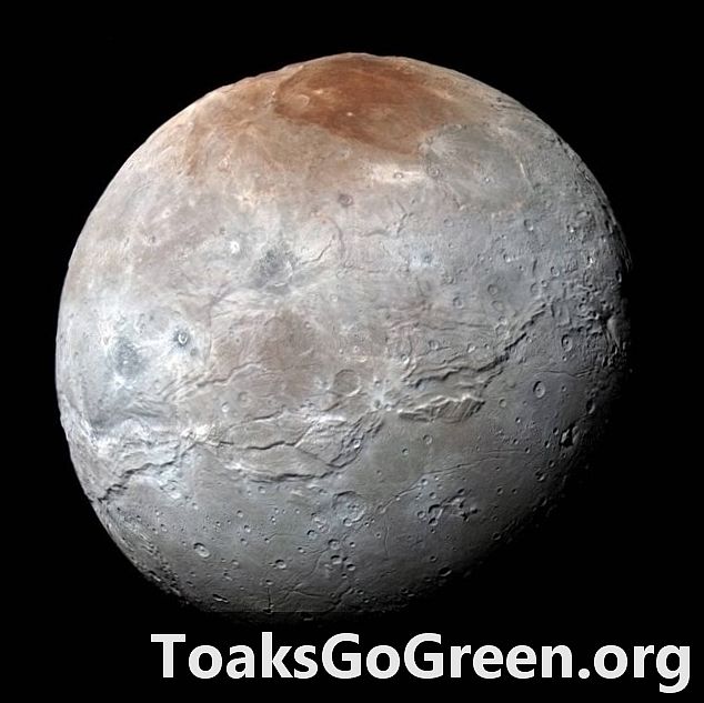 Plutonas „dažo“ savo didžiausią mėnulio raudonumą