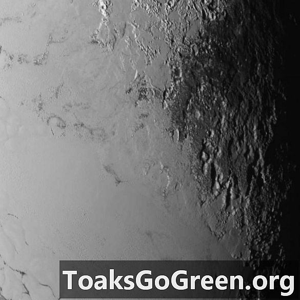 명왕성의 흐르는 얼음의 최신 이미지