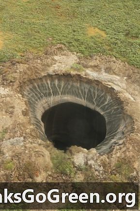 Освобождаването на метан вероятно предизвика мистериозен кратер на полуостров Ямал