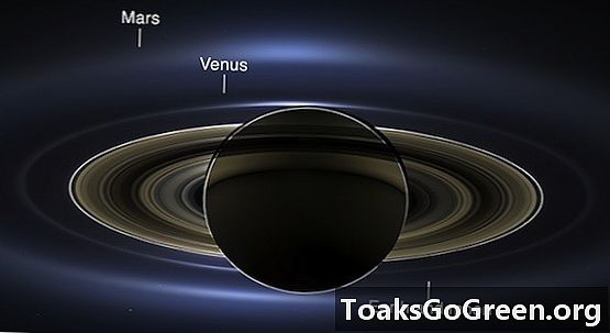 NASA Cassini vesoljsko plovilo ponuja nov pogled na Saturn in Zemljo