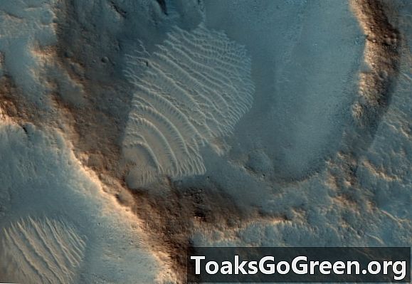 Orbiter NASA prohlíží skutečná „marťanská“ místa