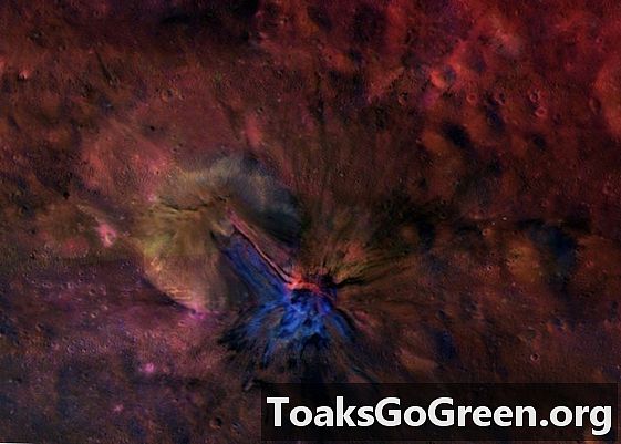Novas imagens coloridas do asteróide Vesta