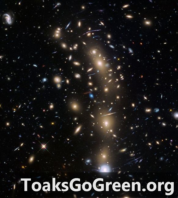 Nuove viste di Hubble delle prime galassie