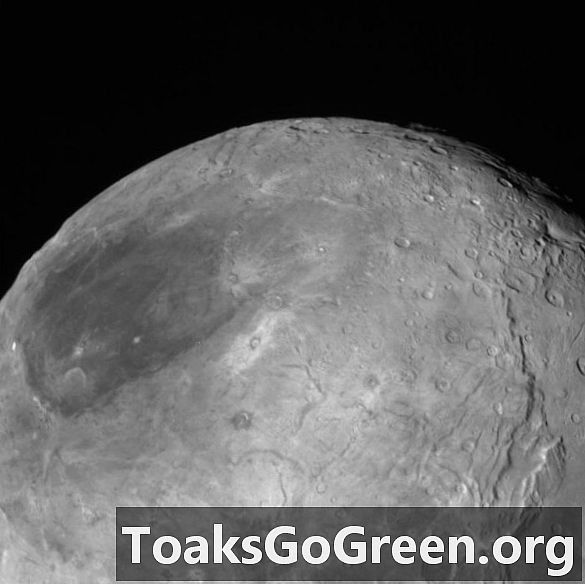 冥王星的月亮夏隆的新照片