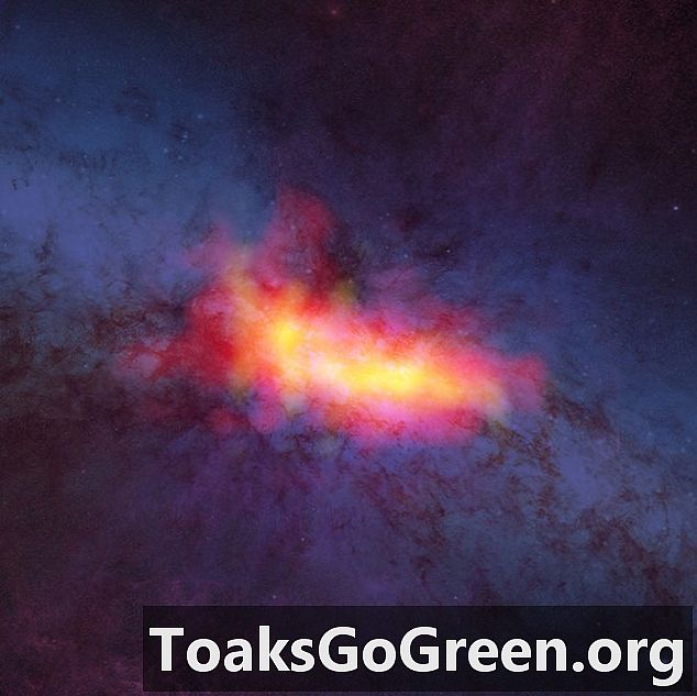 Foto: Nya detaljer i närliggande starburst galaxy M82
