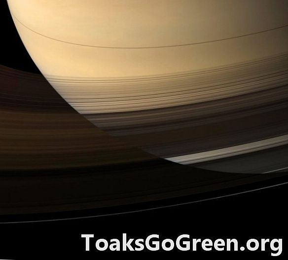 Ang density ng Saturn singsing ay isang ilusyon