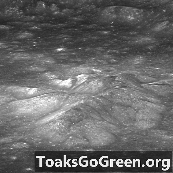 Các nhà khoa học phát hiện nước magma trên bề mặt mặt trăng