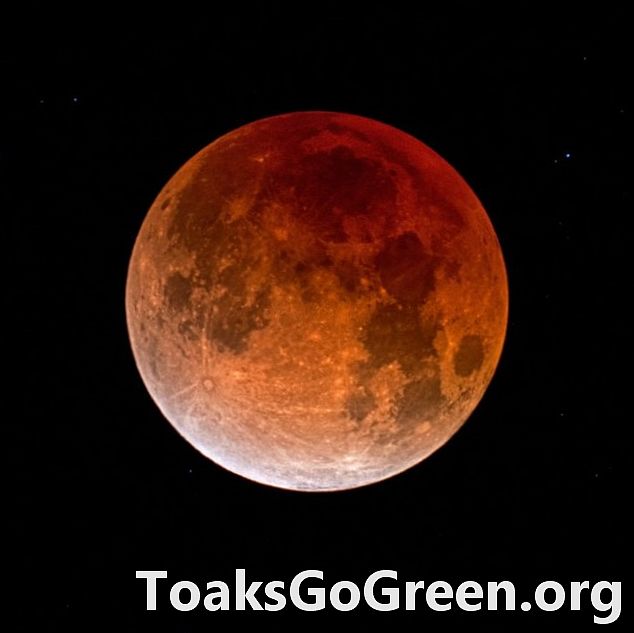 Mireu-ho! Fotos de l'eclipsi de la Lluna Blava Super