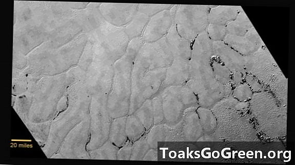 Plaines gelées surprenantes au cœur de Pluton