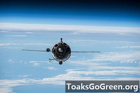 Tonton kru ISS kembali ke Bumi pada hari Jumat