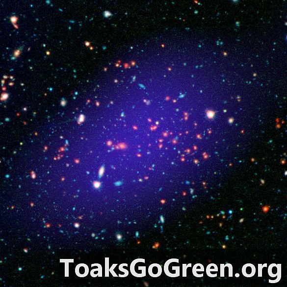 Uau! Esse é um grande aglomerado de galáxias